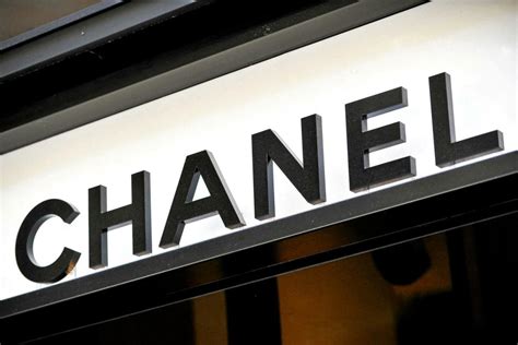 Paris : une boutique de luxe Chanel braquée à la .